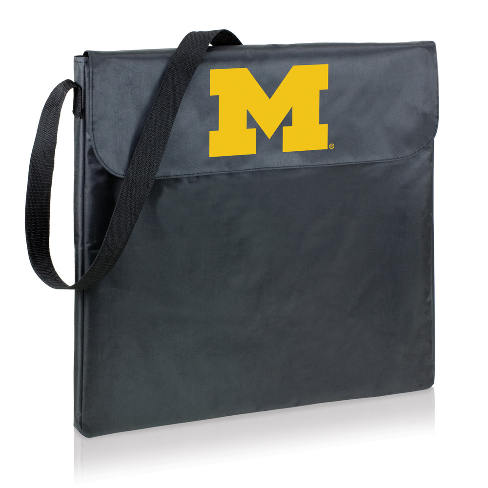 Michigan Wolverines Portable Charcoal BBQ Grill | Picnic Time | 775-00-175-344-0
