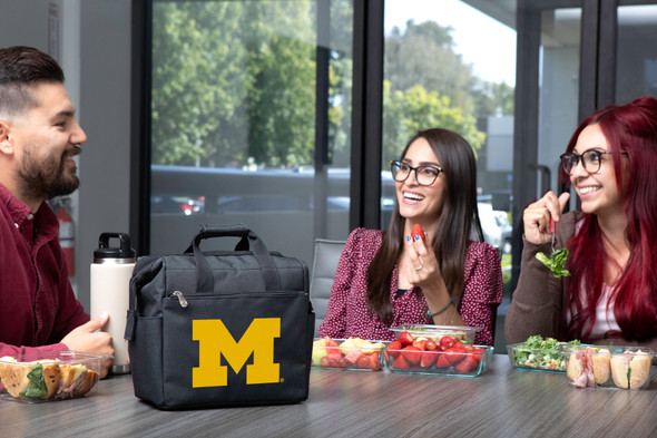 Michigan Wolverines On The Go Lunch Bag Cooler | Picnic Time | 510-00-179-344-0