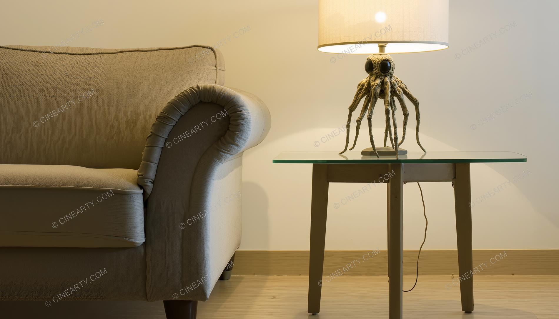 Aliens Disguise As Lamp 19937