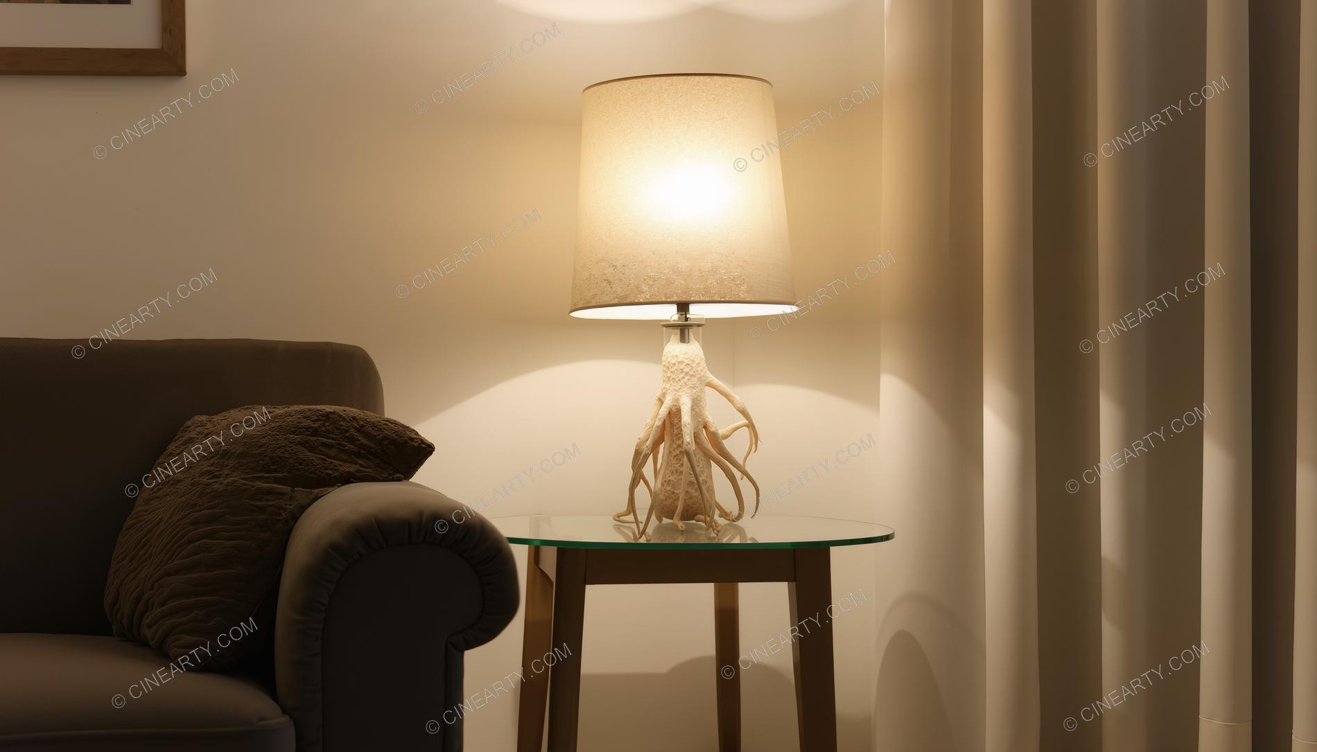 Aliens Disguise As Lamp 28652