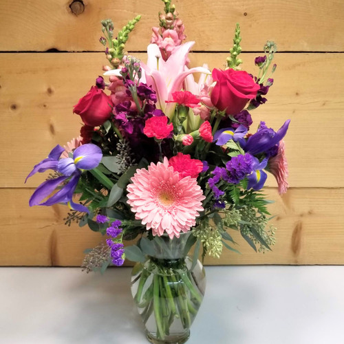 Stunning Beauty (SCF19D03) by Savilles Country Florist.  Flower and Plant delivery to Orchard Park, NY and the surrounding area including same day delivery to Hamburg, West Seneca, East Aurora, Blasdell and Buffalo NY   
