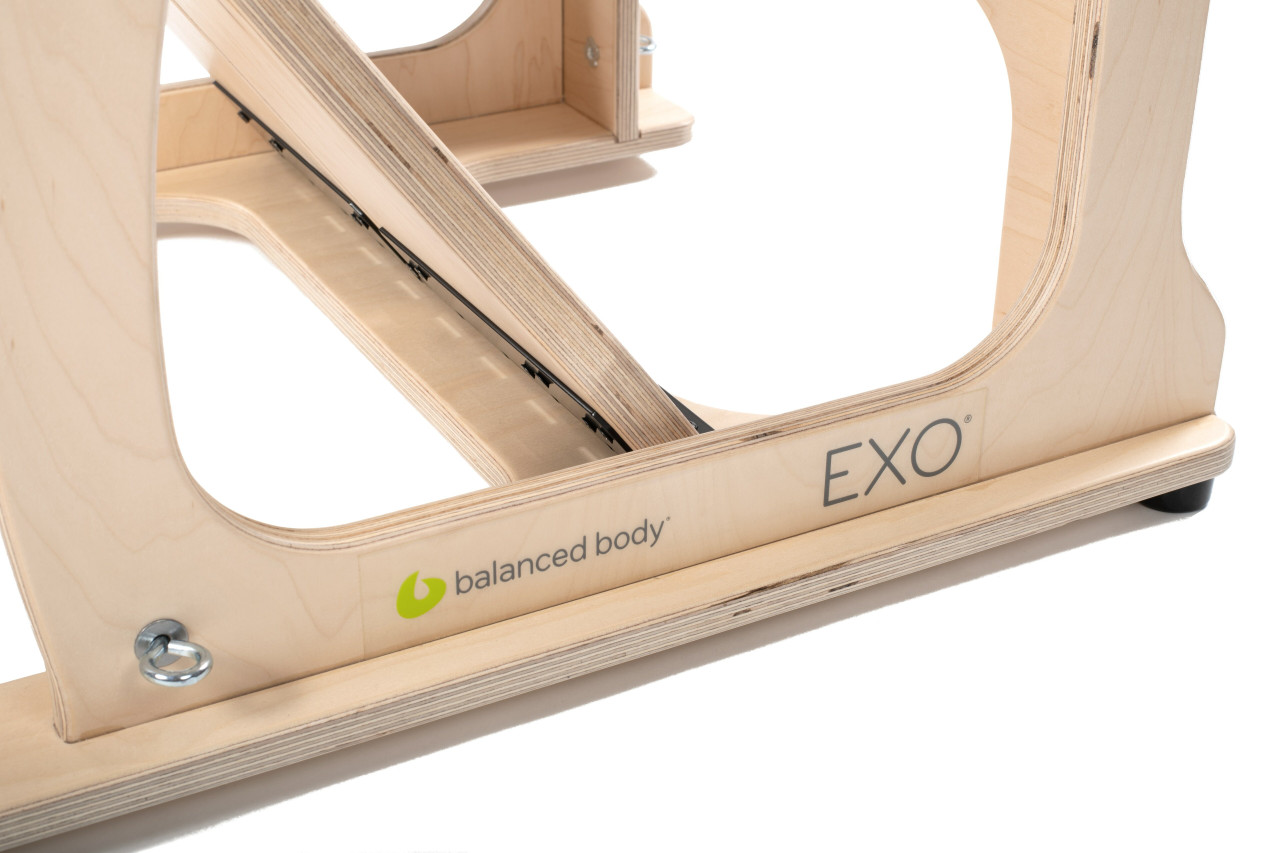 EXO Chair med split pedal fra Balanced Body. Ideel til holdtræning!