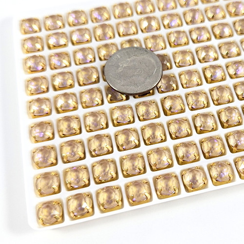 6mm chaton stone in gold claw setting. Silk Ultra AB. 6mm chaton stone in gold claw setting. Silk Ultra AB.