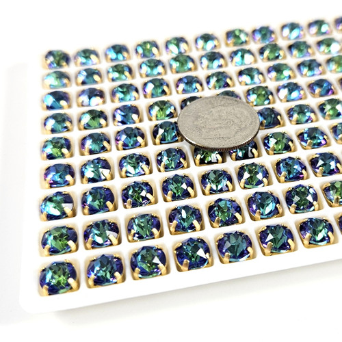 6mm chaton crystal in gold claw setting. Sphinx 6mm chaton crystal in gold claw setting. Sphinx