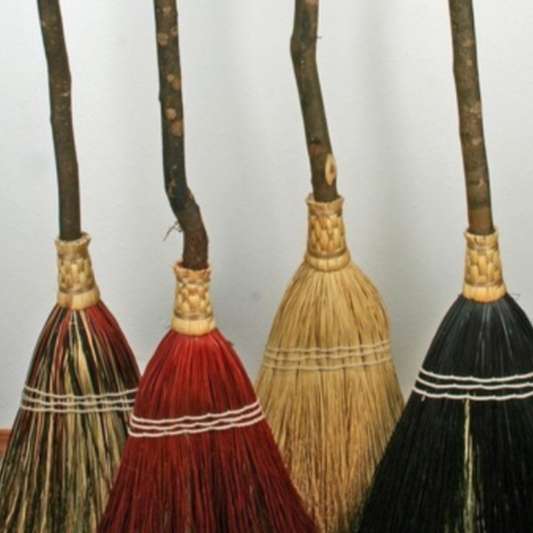 Kitchen Shaker Broom