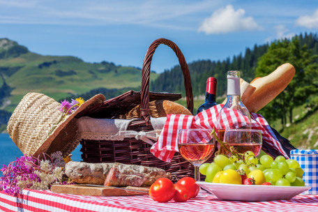 The Ultimate Spring Picnic Checklist