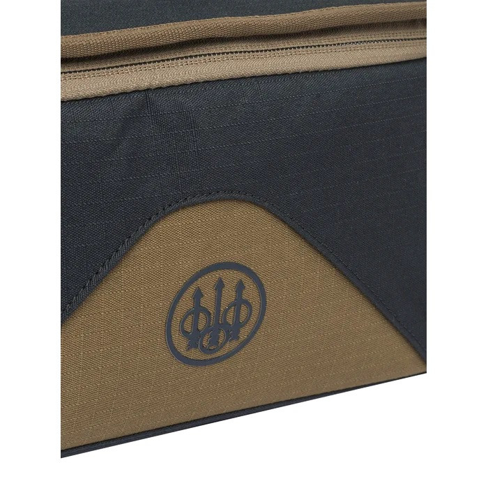 Close-up of a Beretta cartridge bag in ebony and otter colors, with the brand logo.