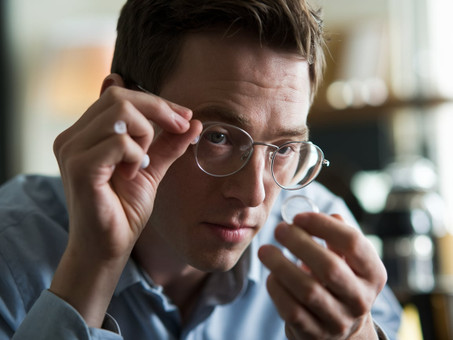 How to Transition Back to Glasses After Long-Term Contact Lens Use How to Transition Back to Glasses After Long-Term Contact Lens Use