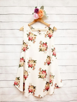 POMELO Plus Size Floral Print Full Cut Round Hemline Tank Top Ivory