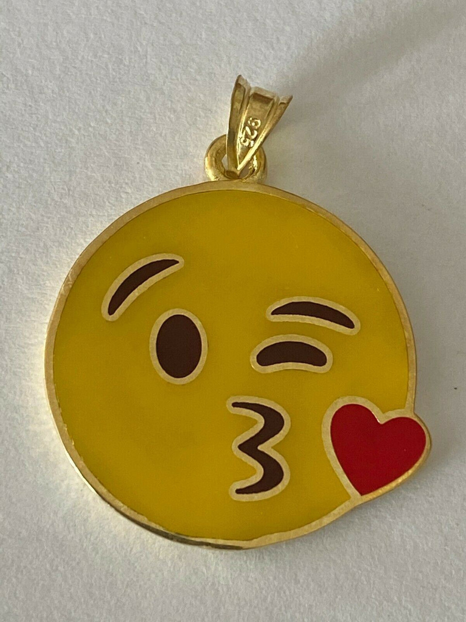 送税込【AMY O】Mini Kissy Lip Charm Pendant 14K☆チャーム ♪ Smiley Kiss Love Emoji Gold Over 925 Sterling Silver 1