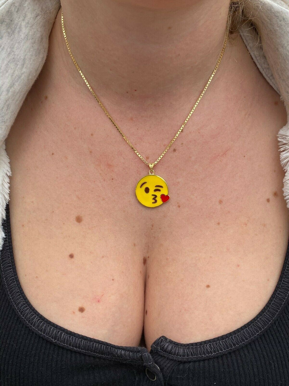 Smiley Kiss Love Emoji Gold Over 925 Sterling Silver 1