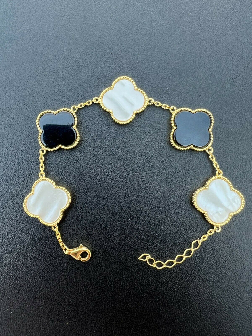 【BLACKPURPLE】Clover cubic bracelet Black Clover With Accent Cubic Spring Bangle Bracelet