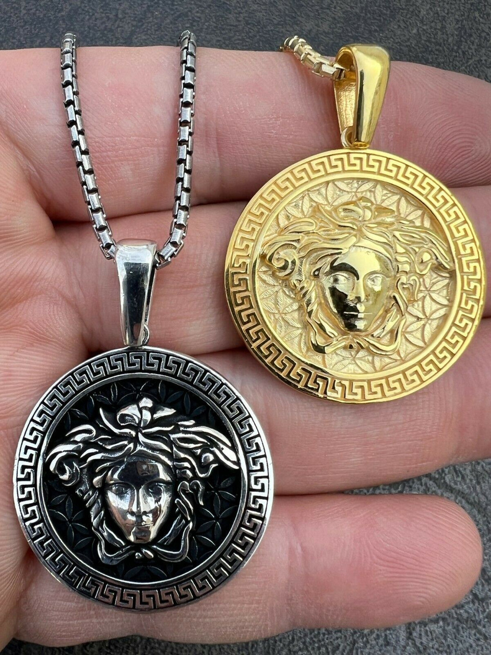 【VERSACE】 Medusa pendant necklace Crystal La Medusa Necklace Gold,White | VERSACE US
