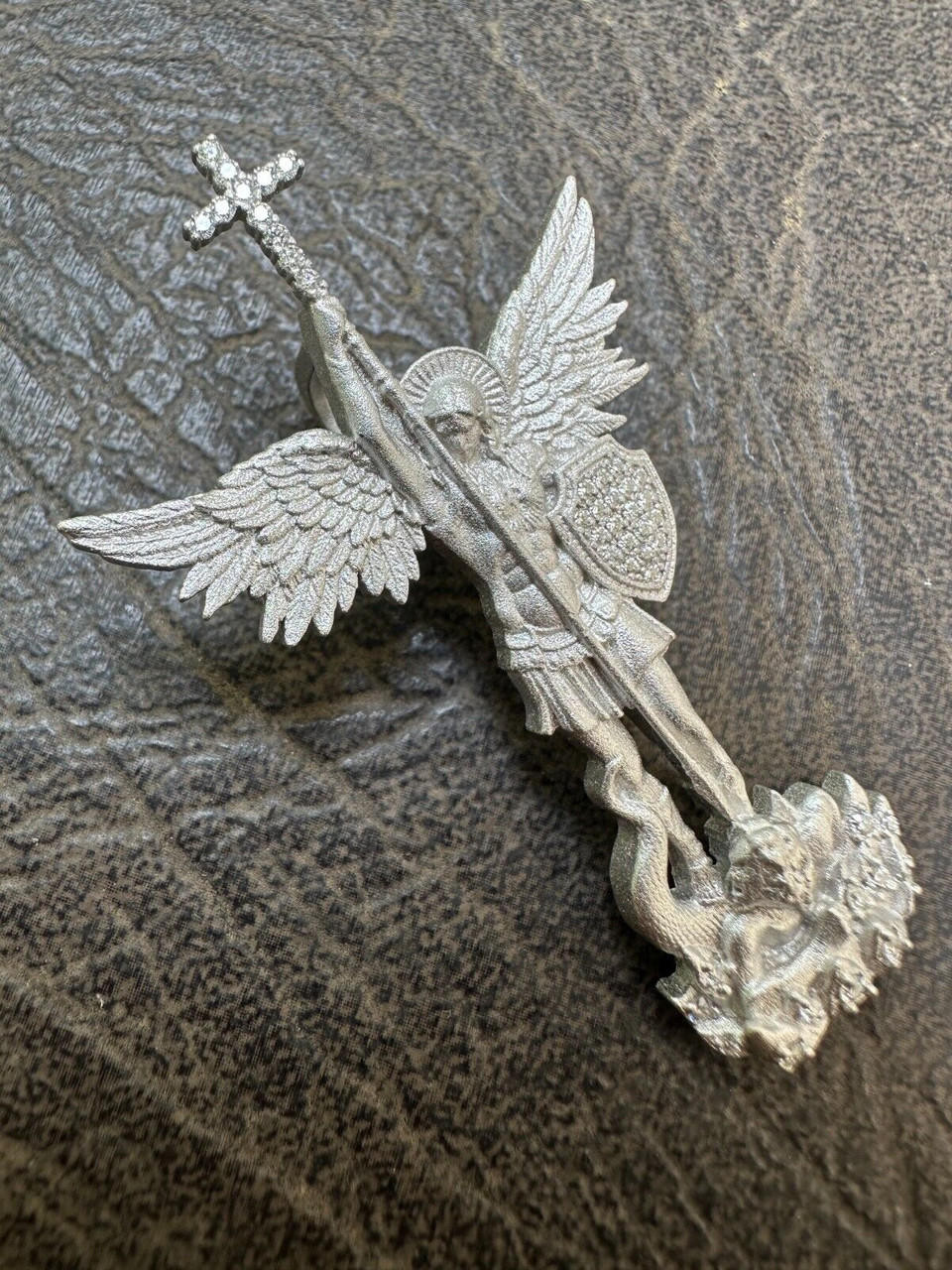 【SAINTMICHAEL】6PANEL LACERATING Round St Michael Archangel Necklace Opal Inlay