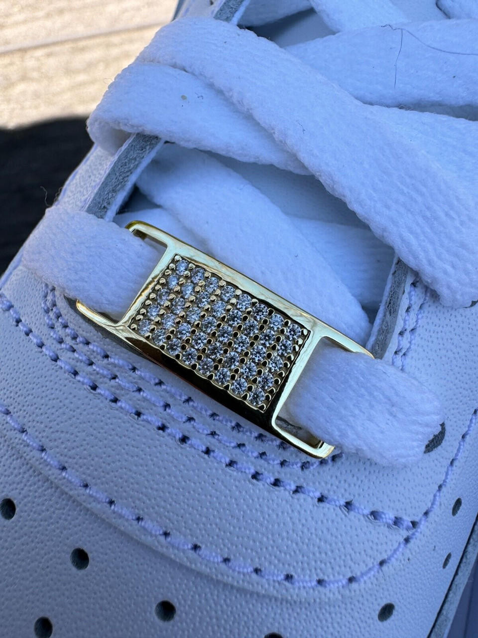 nike air force 1 with metal tag