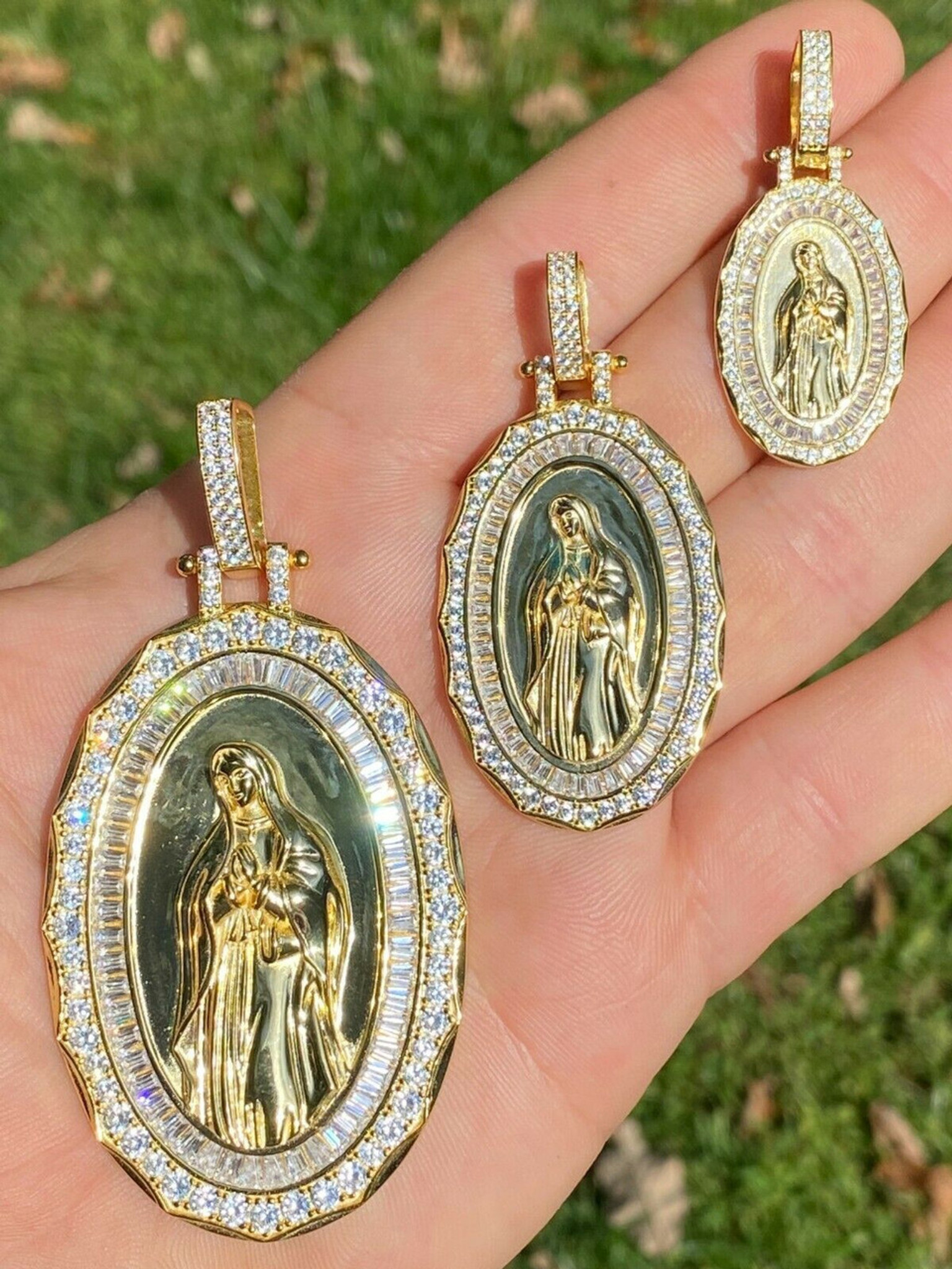 Duodiner Gold 24in Virgin Mary Necklace for Men Miraculous Medal Stainless  Steel Mary Mother of God Pendant De La Virgen Maria Medallion Holy Mary  Charm - Walmart.com