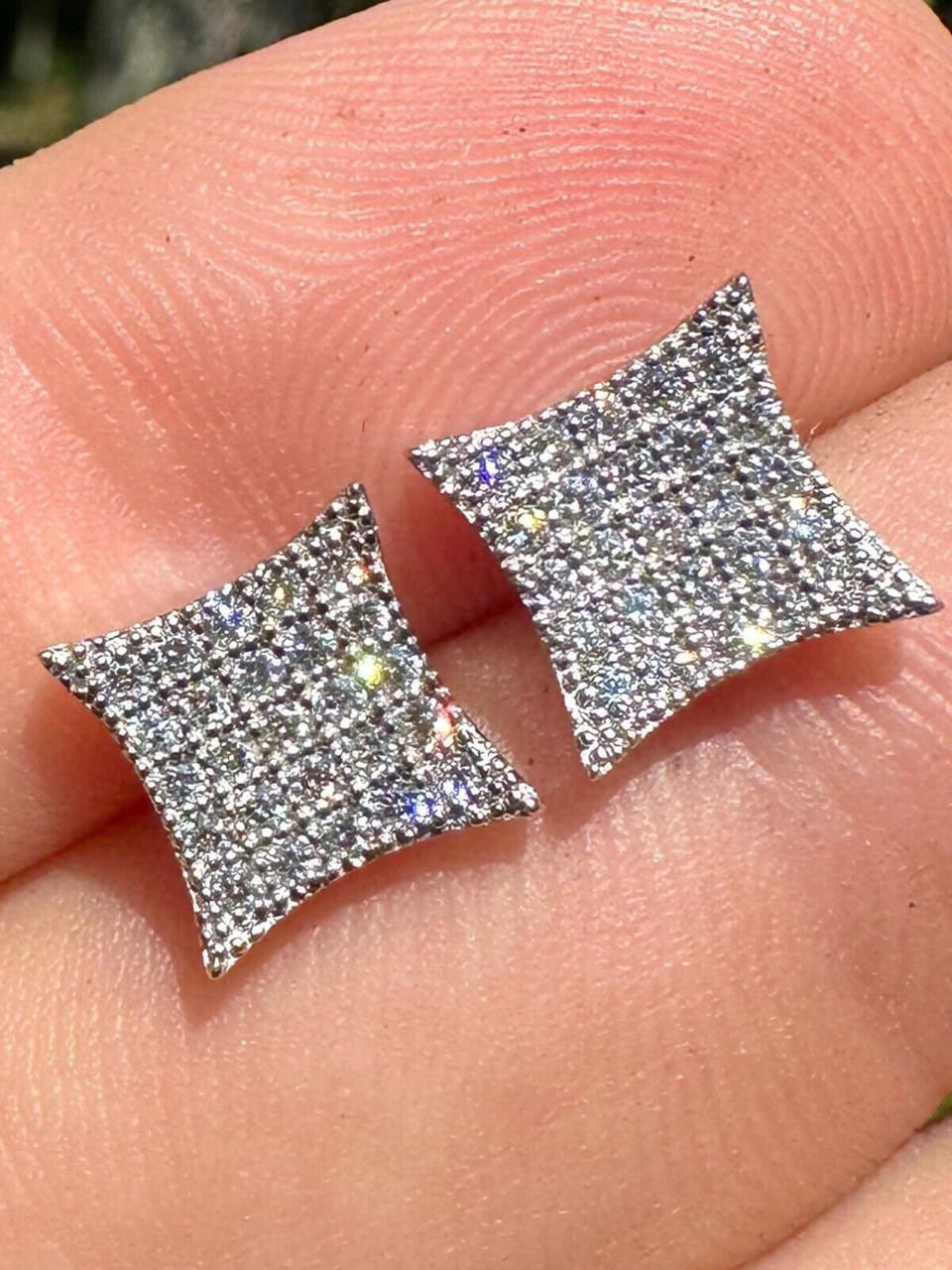 Aggregate more than 148 real vvs diamond earrings latest seven.edu.vn