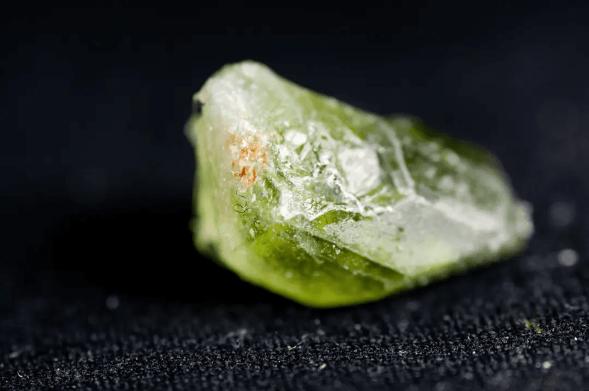 Briolite vs Moissanite: Choosing the Right Diamond Alternative for You Briolite vs Moissanite: Choosing the Right Diamond Alternative for You