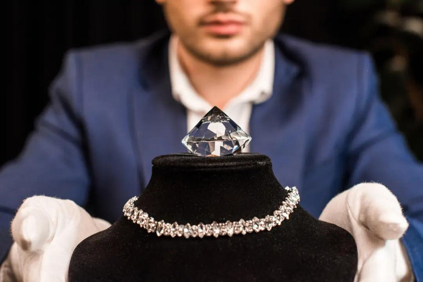 How to Clean Moissanite Chain: Top Tips for a Sparkling Shine How to Clean Moissanite Chain: Top Tips for a Sparkling Shine