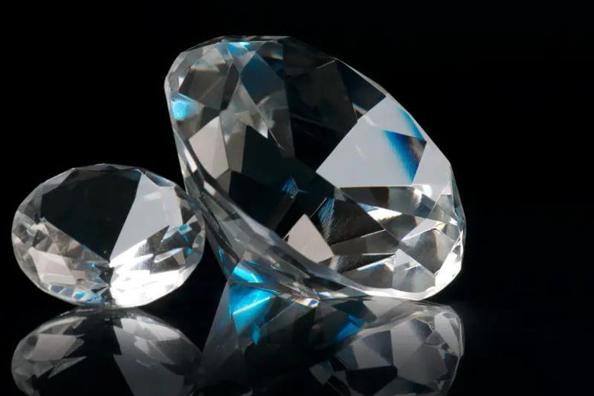 Moissanite vs Man-Made Diamond: Which Is Best for You? Moissanite vs Man-Made Diamond: Which Is Best for You?