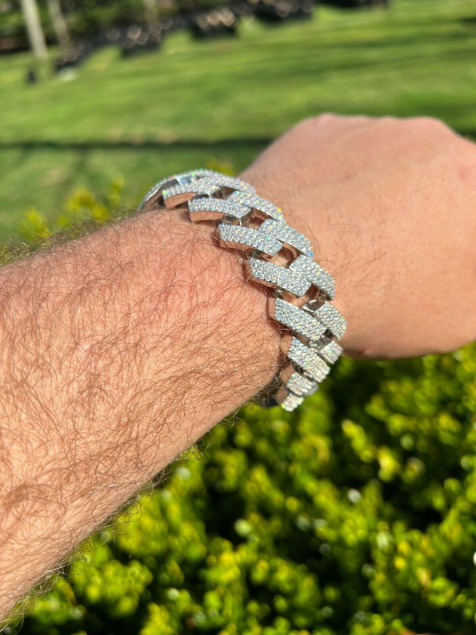 I bought a bracelet and its a bit too big. Is there anyway to make it  smaller or someone I could go to readjust the size? : r/jewelry