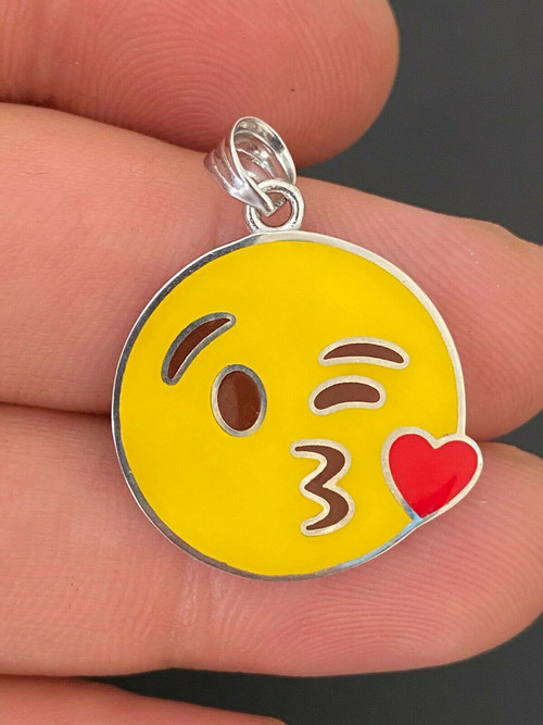 Smiley Blow Kiss Love Emoji Solid 925 Sterling Silver 1