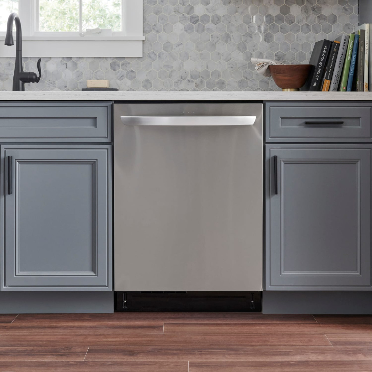 LG Smart Top Control Dishwasher with 1-Hour Wash & Dry, QuadWash® Pro, TrueSteam®, and Dynamic Heat Dry - LDTH7972S