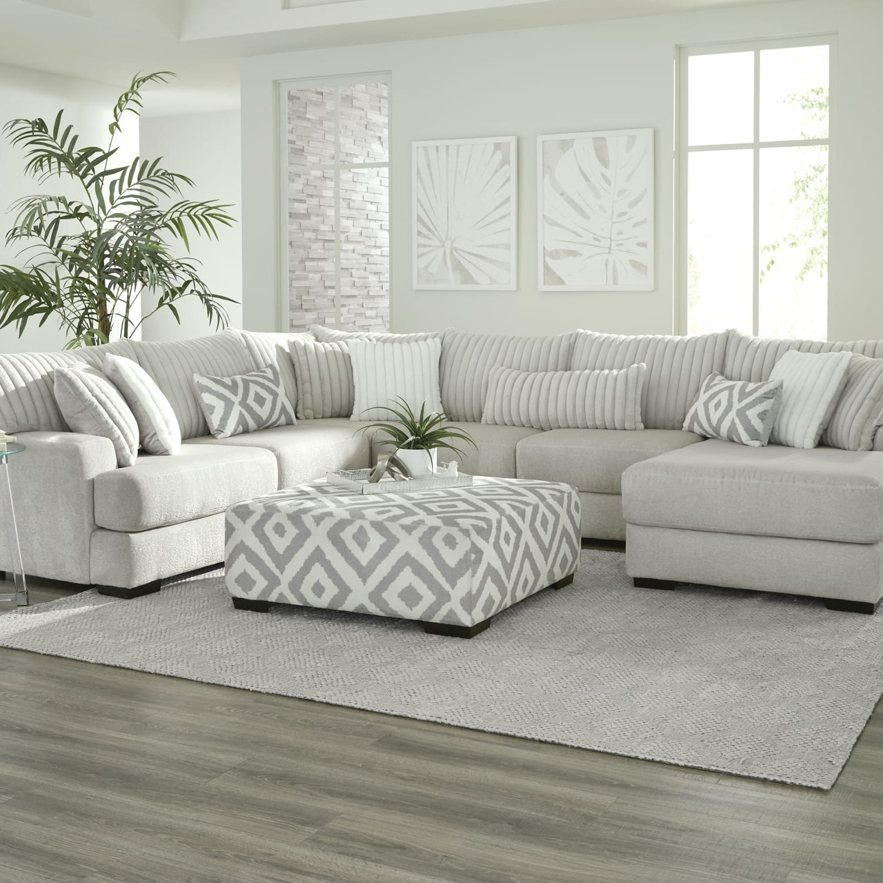 Bristol 3-Pc Sectional W Right Chaise