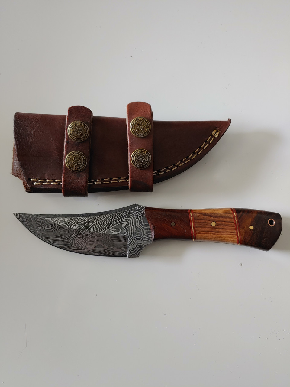 Custom made Damascus steel Hunting Knife with leather sheath