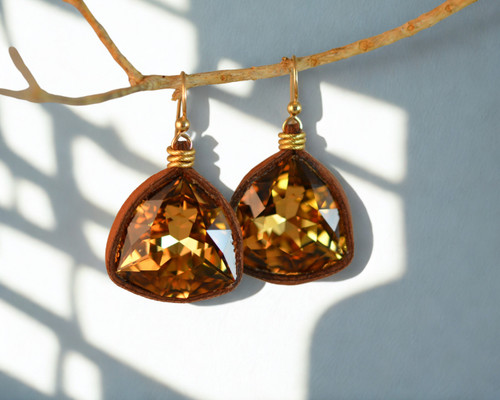  COGNAC TRILLIANT DROPS  •  SADDLE DEERSKIN 