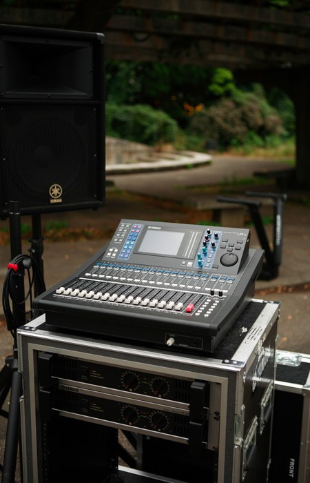 Yamaha LS9-16 16 Channel Digital Mixing Console