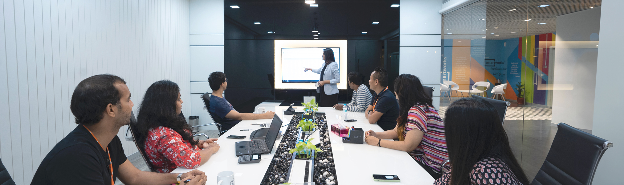 Streamlining Conference Experiences: The Art of Integrating Speaker and Video Conferencing Systems