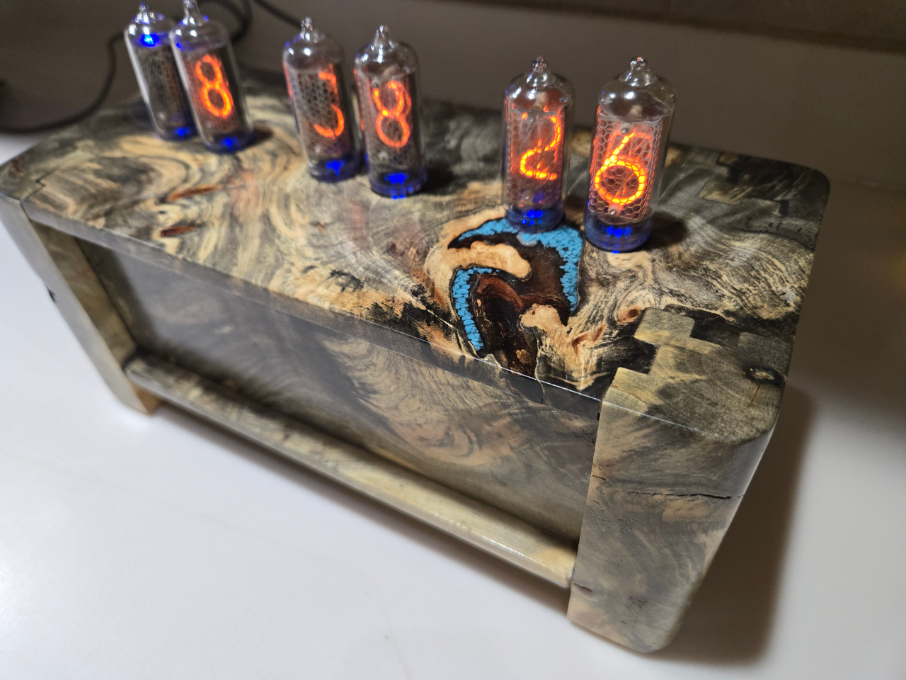 IN14 Buckeye Burl and Epoxy 6 Bulb Nixie Clock
