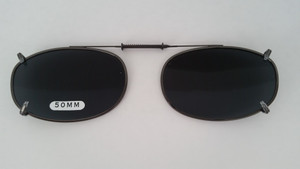 small oval clip-on polarized sunglasses 50mm
GUNMETAL/SMOKE