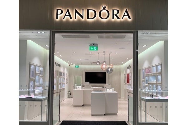 pandora-front.jpg pandora-front.jpg