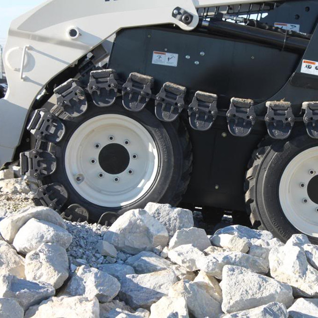 10 Inch Prowler Fusion Skid Steer Over The Tire Tracks With Rubber Pads