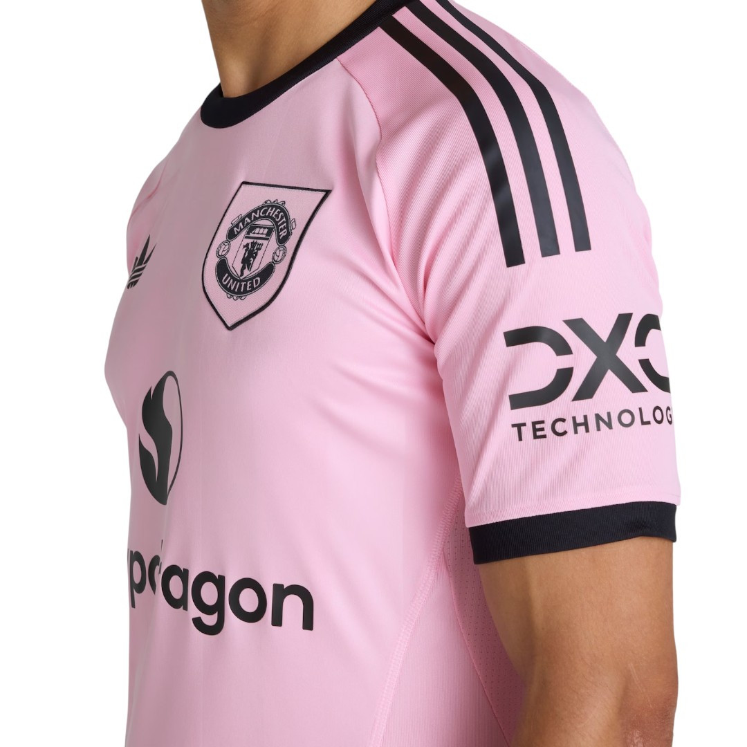 Manchester United 25/26 Men's Pink Goalkeeper Shirt