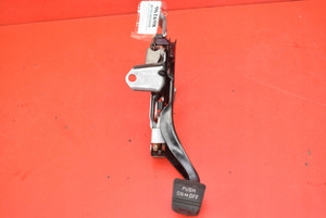 NOZNY BRZDOVY PEDAL TOYOTA PRIUS 2 II XW20 1.5 VVTI 78 KM HYBRID 05-11 NOZNY BRZDOVY PEDAL TOYOTA PRIUS 2 II XW20 1.5 VVTI 78 KM HYBRID 05-11