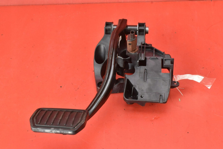PEDALE BRZDOVE AUTOMATICKE 1044691-00-D TESLA MODEL 3 17-21