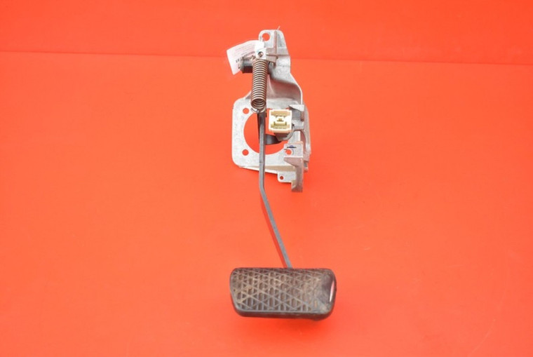BRZDOVY PEDAL AUTOMATICKY 163290004 MERCEDES ML W163 3.2 V6 218 KM