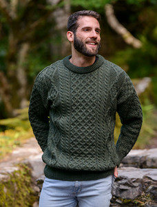 Men's Cable Knit Crew Neck Aran Wool Sweater - Army Green