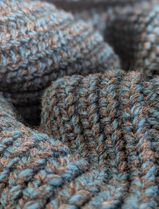 Merino Wool Ribbed Shawl Neck - Peacock Macro