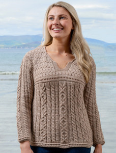 Women's Keyhole Crew Neck Sweater - Wicker