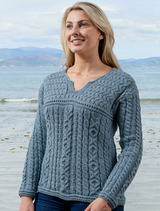 Women's Keyhole Crew Neck Sweater - Misty Blue