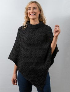 Hawthorn Pattern Aran Poncho - Black