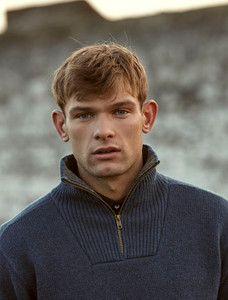 Mens Half Zip Irish Wool Sweater - Collar & Zip Feature