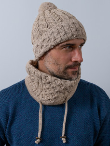 Honeycomb & Cable Hat with Pom Pom  - Wicker
