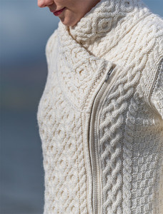 Women's Aran Jacket With Side Zip - Natural White: Zip & Collar Detail