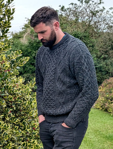 Men's Traditional Aran Wool Crew Neck Sweater - Charcoal