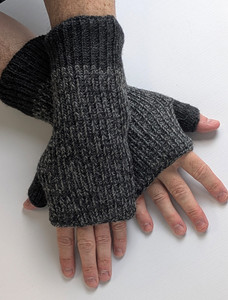 Aran Handwarmer Twisted - Charcoal Grey
